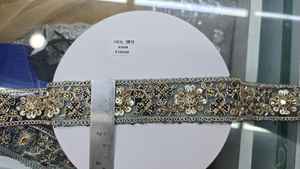 Bordado de encaje metálico de poliéster con pedrería y cuentas para zapatos, bolsos y prendas, lavable, 1.2 pulgadas de ancho, colores personalizados - Product Image 2