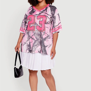 เสื้อเจอร์ซีย์อเมริกันฟุตบอลลายพรางสีชมพูสำหรับผู้หญิงขายส่ง เสื้อกีฬาคอวีสีชมพูทรงโอเวอร์ไซส์ ผ้าตาข่าย รับผลิตตามสั่งสำหรับทีม OEM - Product Image 4