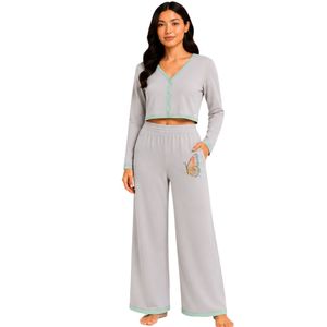 Ensemble pyjama femme gris à manches longues, cardigan court et pantalon large imprimé papillon, doux, respirant, pour la détente et le sommeil, personnalisable - Product Image 1