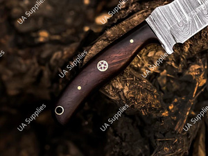 มีดเดามัสกัสสตีล ใบมีดคงที่ สำหรับตั้งแคมป์และล่าสัตว์ ด้ามไม้โรสวูด ใบมีดทรงดรอปพอยต์ ด้ามจับแบบฟูลแทง ความยาวรวม 203 มม. รองรับ OEM/ODM - Product Image 4