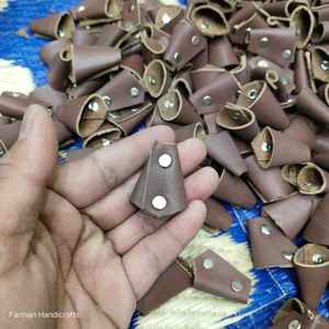 Organiseur de câbles et rivets en cuir faits à la main, différents modèles, au meilleur prix - Product Image 2