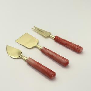 Nuevo Juego de 3 Utensilios para Queso de Acero Inoxidable con Acabado Dorado y Mango de Resina para Uso en el Hogar, Hotel, Restaurante y Mesa de Cocina - Product Image 4