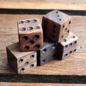 Juego de Dados Poliédricos de Madera Natural, Hecho a Mano, Ecológico, para Juegos de Mesa de Rol y Aventuras D&D, Tradebyd - Product Image 1