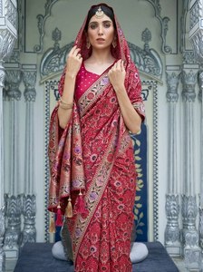 Sari de Seda Banarasi de Lujo con Diseño de Tejido Floral |   Sari de Boda Indio de Diseño con Borde de Zari y Blusa - Product Image 5