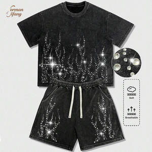 Ensemble deux pièces personnalisé style streetwear avec strass, t-shirt ample à manches courtes et short délavé effet vieilli vintage - Product Image 1