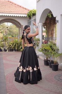 Ensemble Lehenga en Soie Romaine Premium 24 Kali avec Broderie Gota Pan Patti, Blouse en Dentelle à Miroirs, Doublure en Coton Anti-humidité, Toutes Saisons - Product Image 6