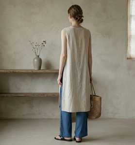 Conjunto de Verano Minimalista para Mujer: Top Largo sin Mangas de Lino con Aberturas Laterales y Pantalones Anchos - Product Image 5