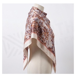 Pañuelo de Seda Cuadrado para Mujer NORTH APPROACH, Estampado Floral, Elegante Accesorio de Moda Multifuncional para Todas las Temporadas - Product Image 3
