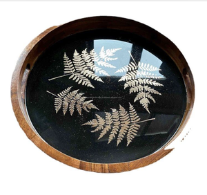 Plateau de service personnalisé en résine verte, motif cœur, design texturé moderne, sculpture artisanale pour servir les gâteaux - Product Image 1