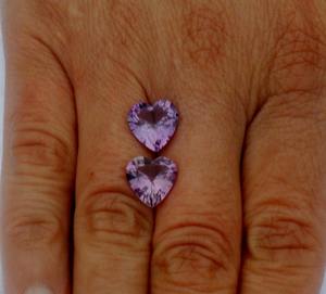 Paire de pierres précieuses naturelles d'améthyste en forme de cœur, facettées, 10 mm, certifiées par un tiers, vertes, pour la fabrication de bijoux - Product Image 1