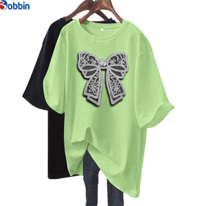 T-shirt streetwear surdimensionné personnalisé - Jersey en coton doux avec motif nœud, T-shirt femme style épaules tombantes très tendance - Product Image 2