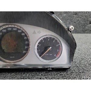 ชุดหน้าปัดเรือนไมล์มือสองสำหรับรถยนต์ C-class รุ่น A2045403748 - Product Image 3