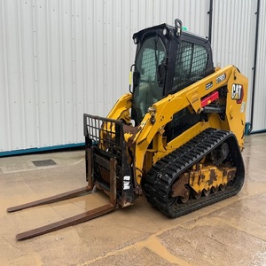 Chargeuse sur pneus CAT 239D3 d'occasion à vendre |   Moteur diesel puissant |   Mini-chargeuse de chantier avec godet et commandes - Product Image 3