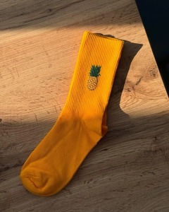 Chaussettes en coton personnalisées imprimées avec motifs de fruits, chaussettes mi-mollet, ambiance estivale, logo décontracté, broderie jacquard, fabricant de chaussettes en gros - Product Image 2