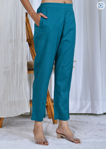 ชุดคุร์ตะทรงเอไลน์ปักลายสีเขียวทะเล พร้อมผ้าคลุมไหล่แบบ Bandhej - Product Image 2