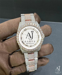 Reloj de pulsera de cuarzo con cristales, estilo elegante con eslabones plateados y rosas - Product Image 1
