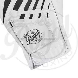 Guantes de Golf Blancos Unisex Personalizables Grace con Palma de Cuero Genuino, Estilo con Logotipo en la Mano Derecha y Embalaje Personalizado en Color - Product Image 4