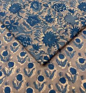 Tissu en coton imprimé floral indien de qualité supérieure, motif pêche, baie et bleu, pour vêtements, artisanat et décoration intérieure - Product Image 4