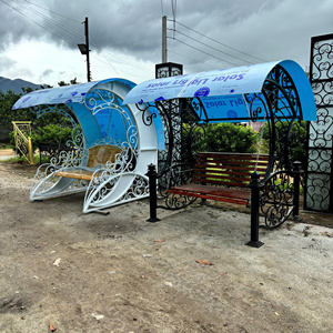 Ensemble de balançoires de jardin modernes pour 3 personnes, structure en fer robuste, base en métal stable, auvent réglable, mobilier d'extérieur noir - Product Image 2