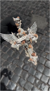 เครื่องประดับฮิปฮอปแฟชั่นระดับไฮเอนด์ จี้เงินโมอิสซาไนต์สั่งทำรูปปีกนางฟ้า กะโหลก และดอกกุหลาบ ดีไซน์ 3 มิติ จี้รูปกางเขนสั่งทำ - Product Image 2