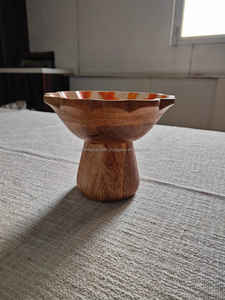 Elegante soporte de madera para pasteles con superficie lisa para pulir, ideal para eventos, uso doméstico, exhibición de panadería o fotografía de postres - Product Image 2