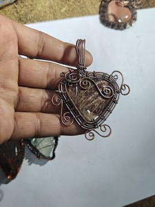 Pendentif Arbre de Vie fait main en fil métallique avec pierres précieuses noires et vertes, bijoux tribaux bohèmes - Product Image 3