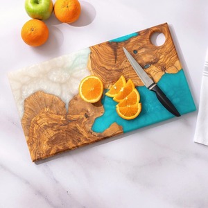 Tabla de Cortar y Servir de Madera y Resina Epoxi Ecológica Hecha a Mano, Multifuncional para Preparación de Alimentos y Frutas, Moderna para el Hogar y la Cocina - Product Image 1