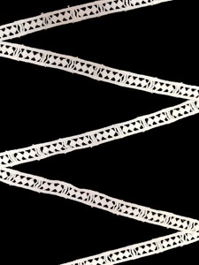 Oferta Especial: Encaje GPO de Algodón Blanco Premium – Cinta de Guipur con Diseño Geométrico de Diamantes para Bordes de Sarees, Vestidos de Novia y Decoración del Hogar - Product Image 3