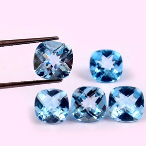 Lote al por mayor de piedras preciosas sueltas calibradas de topacio azul cielo natural de 6x6 mm, corte cuadrado tipo almohada con diseño de tablero de ajedrez, para fabricación de joyas. - Product Image 2