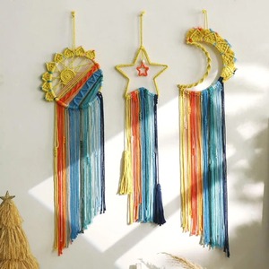 Ensemble de 3 tentures murales en macramé colorées en forme d'étoile et de lune, idéal pour la décoration de chambre d'enfant, de fête et l'aménagement intérieur de salle de classe - Product Image 1
