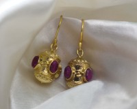Boucles d'oreilles créoles en laiton plaqué or 18 carats avec rubis naturel serti clos, faites à la main, style bohème vintage, pierres précieuses certifiées IGI, 13,8g, unisexe