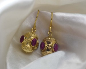 Pendientes de Aro con Bola de Rubí Natural, Chapados en Oro de 18K, Hechos a Mano, Estilo Bohemio Vintage, con Certificado IGI, 13.8g, Regalo de Boda - Product Image 1