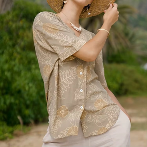 Chemise formelle à manches courtes boutonnée à col en V imprimé floral, confectionnée sur mesure en flanelle de nylon douce pour la peau, par un designer d'usine - Product Image 2