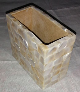 Mini Caja Decorativa Artesanal con Incrustaciones de Nácar, Hecha en India por Artesanos Indios - Product Image 5