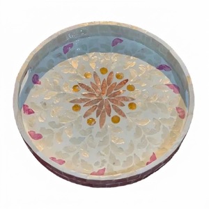 Plateau de service en rotin fait main avec incrustation de nacre, plateau décoratif rond de luxe, décoration rustique unique pour la maison, article cadeau - Product Image 2