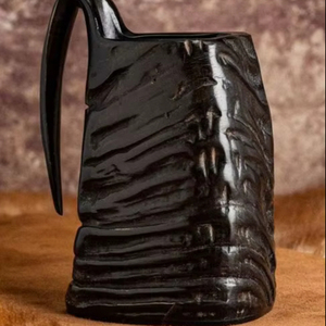 Mug en forme de corne inspiré de la mythologie - Product Image 1