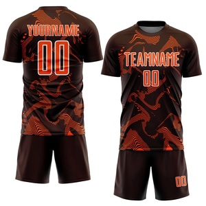 Conjunto de Uniforme de Fútbol Personalizado de Primera Calidad, Color Negro y Naranja, Ligero y de Alto Rendimiento, para Equipos, Venta al Por Mayor - Product Image 1