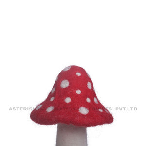 Ornements pour décorations d'arbre de champignon en laine de feutre de noël, décoration de maison suspendue et de vacances, artisanat en feutre en vrac disponible en gros - Product Image 1