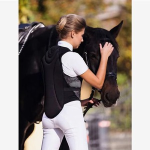 Chaleco Protector Ecuestre Unisex de Neopreno, Sin Mangas, Cintura Alta, Impermeable, Largo, Color Negro Sólido con Costuras Rojas - Product Image 3
