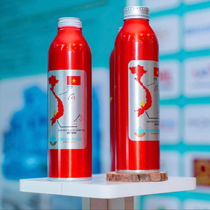 Bouteilles d'eau en aluminium pur à 99,7 %, modernes, légères, réutilisables, recyclables, avec impression de logo personnalisé pour les boissons – Vente en gros - Product Image 1