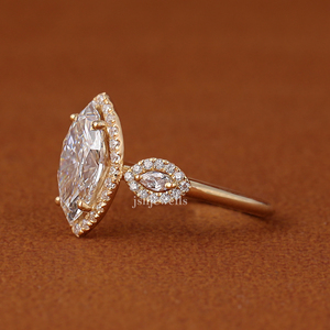 Anillo de Compromiso con Tres Diamantes Cultivados en Laboratorio, Corte Marquesa, Halo, Oro Sólido de 14K, Certificado IGI - Product Image 5