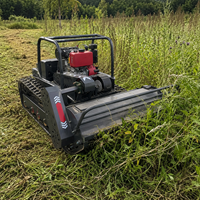 Tondeuse à fléaux télécommandée avec chenilles en caoutchouc et capacité de franchissement de 55 degrés pour pâturages, fermes et terrains envahis