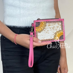 Monedero Pequeño de Cuero Genuino Hecho a Mano con Diseño de Girasol Rosa, Estiloso y Lindo, para Monedas y Tarjetas de Crédito/ATM, Estilo Western - Product Image 1