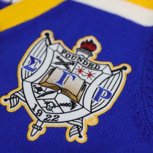 Suéter Cárdigan Sigma Gamma Rho SGRho, Sororidad Griega, Azul Dorado 1922, Tejido Varsity, Ropa Griega para Mujer - Product Image 6