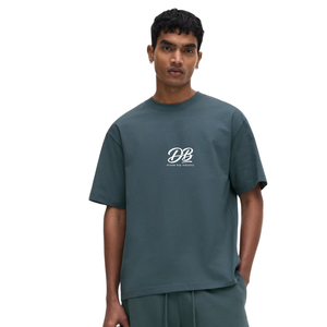 เสื้อยืดคอกลมทรงหลวมสำหรับผู้ชาย ผ้าฝ้ายระบายอากาศดี สไตล์ลำลอง แฟชั่นทันสมัย รับผลิตแบบ OEM ODM จำหน่ายเสื้อผ้าจำนวนมาก - Product Image 1