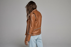 Vestes en cuir d'agneau véritable cloutées style punk biker marron et noir personnalisées pour femmes – Fabrication en ligne - Product Image 2