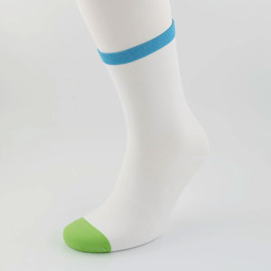 Chaussettes de sport pour hommes, de qualité supérieure, personnalisées, longues, légères, à séchage rapide, en différentes couleurs, vente en gros - Product Image 3