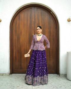 Robe en soie Chinon avec broderie au fil et au zari, et koti entièrement brodé au fil et au zari, entièrement cousu et prêt à porter. - Product Image 1