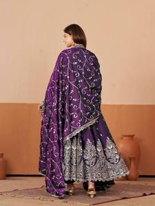 Conjunto de Vestido de Seda con Brillo Intenso y Bordado, con Lentejuelas y Cordones, Dupatta y Pantalón, Estilo Tradicional, Protección Solar, Secado Rápido - Product Image 3