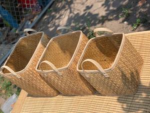 Cesta de Almacenamiento de Ratán Hecha a Mano, Cuadrada, Tejido Natural con Asas Negras para Decoración del Hogar - Product Image 6